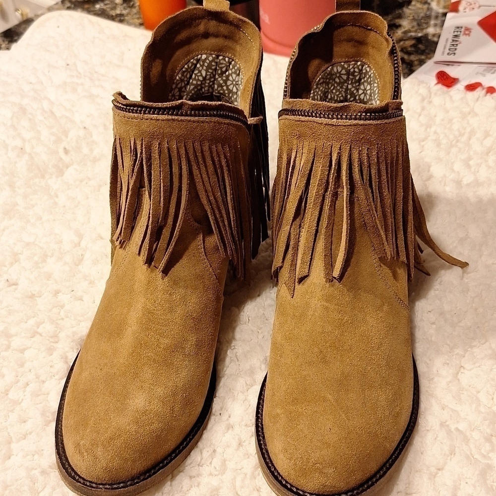 Womens Dingo zipper fringe brown suede boots size 10. EUC